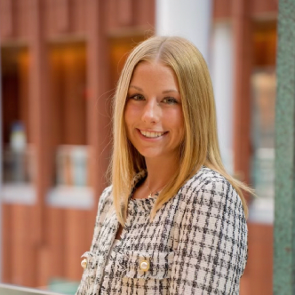 Nikki Faupel Headshot